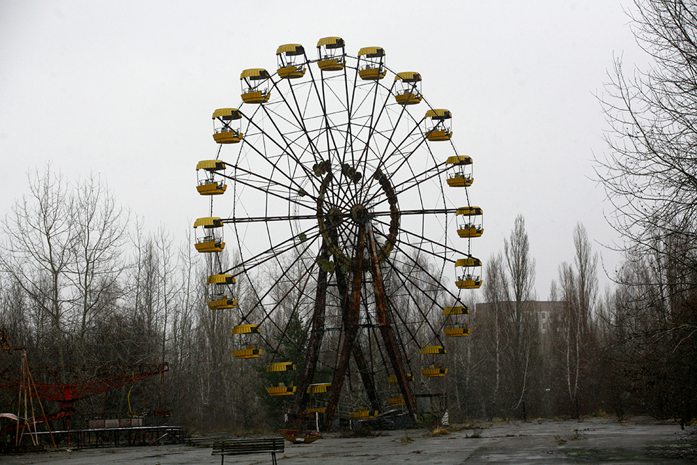 Cette image montre la grande roue de Prypiat, ville abandonnée après la catastrophe de Tchernobyl
